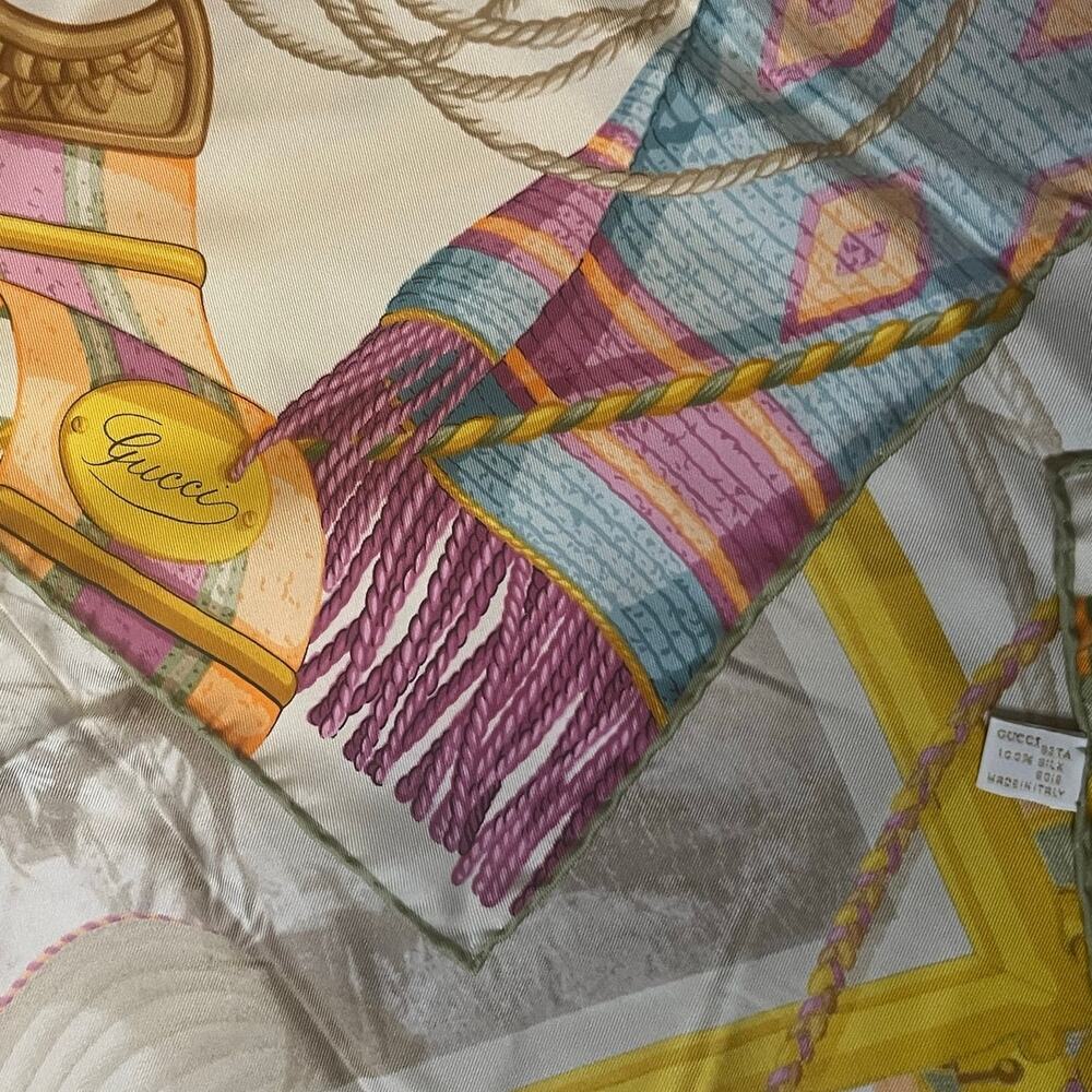 Gucci Square Silk Scarf with Logo floral & equestrian Designs Vintage 90 CM - Picture 5 of 10